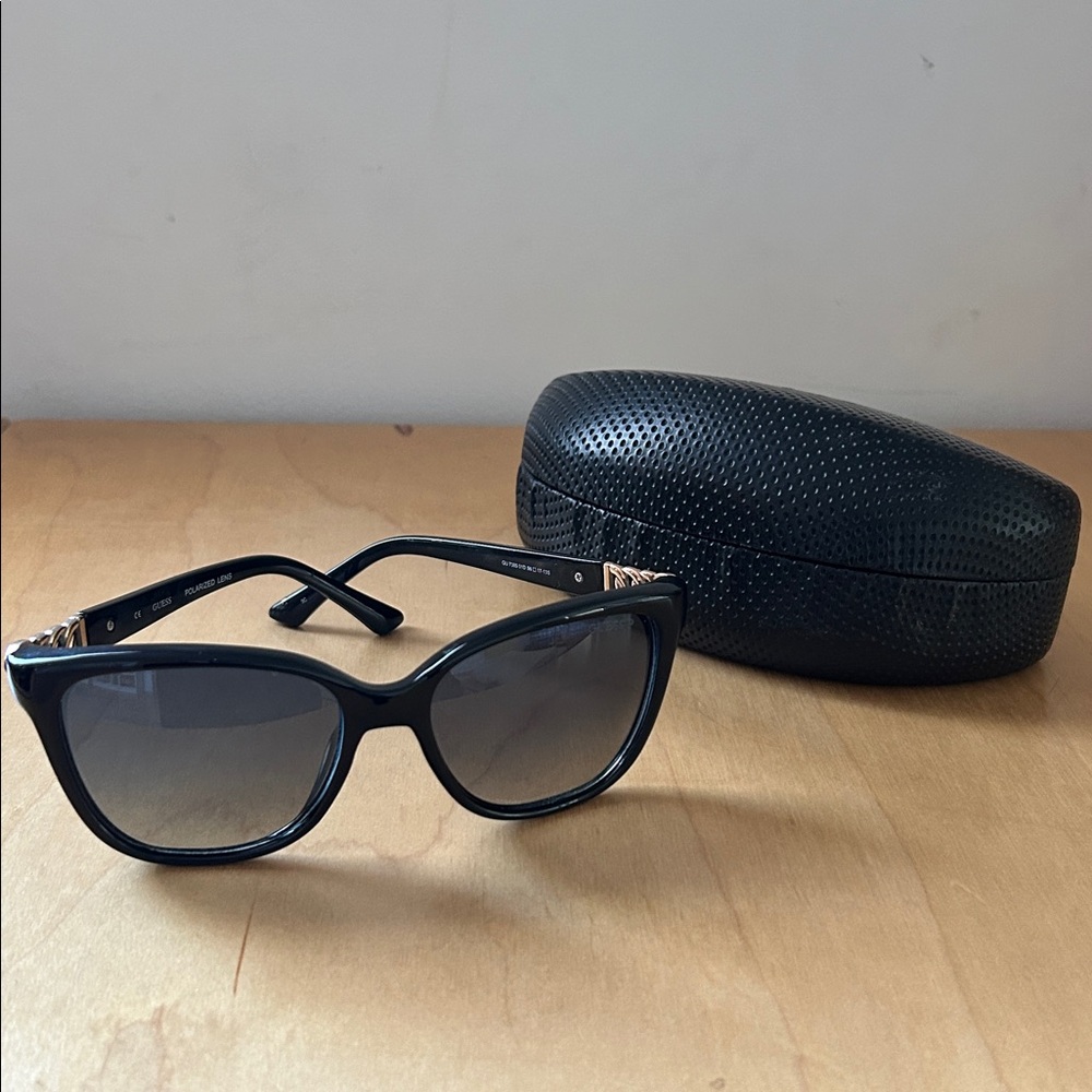 🌱Guess Women’s Black Sunglasses